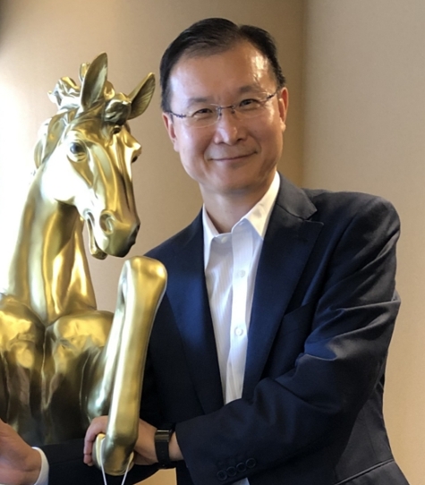 张 果林人物形象